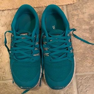 Women’s Nike free tennis shoes